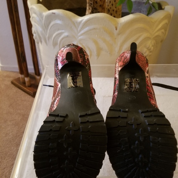 SHOE DAZZLE GLADIATOR SANDALS - Picture 3 of 4